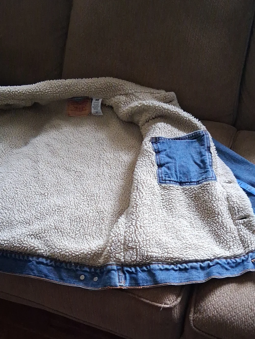 Levi's Cream Sherpa-Lined Jacket with Denim Accent - Picture 7 of 8